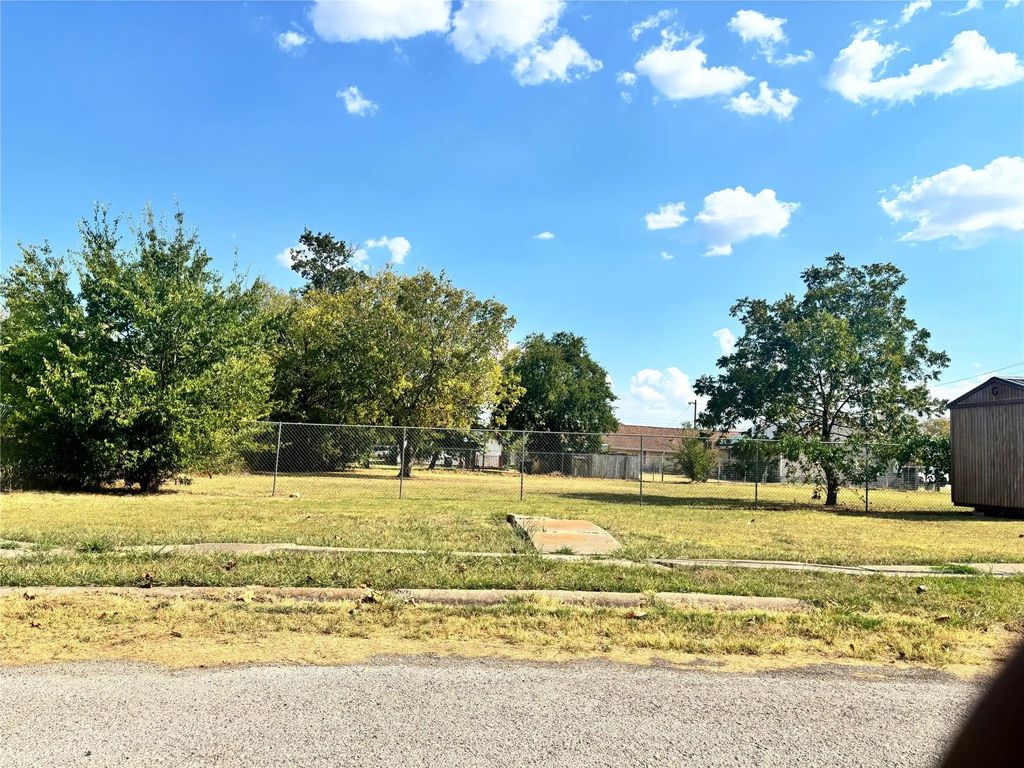 1605 E 9th Avenue, Corsicana