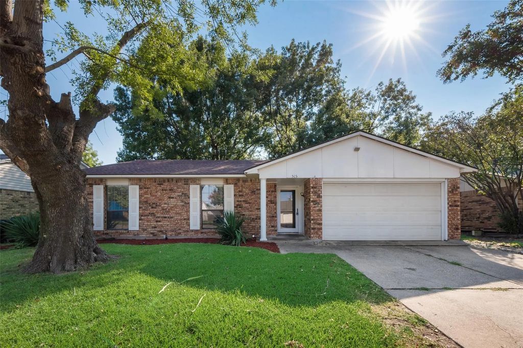 515 Forestwood Drive, Forney