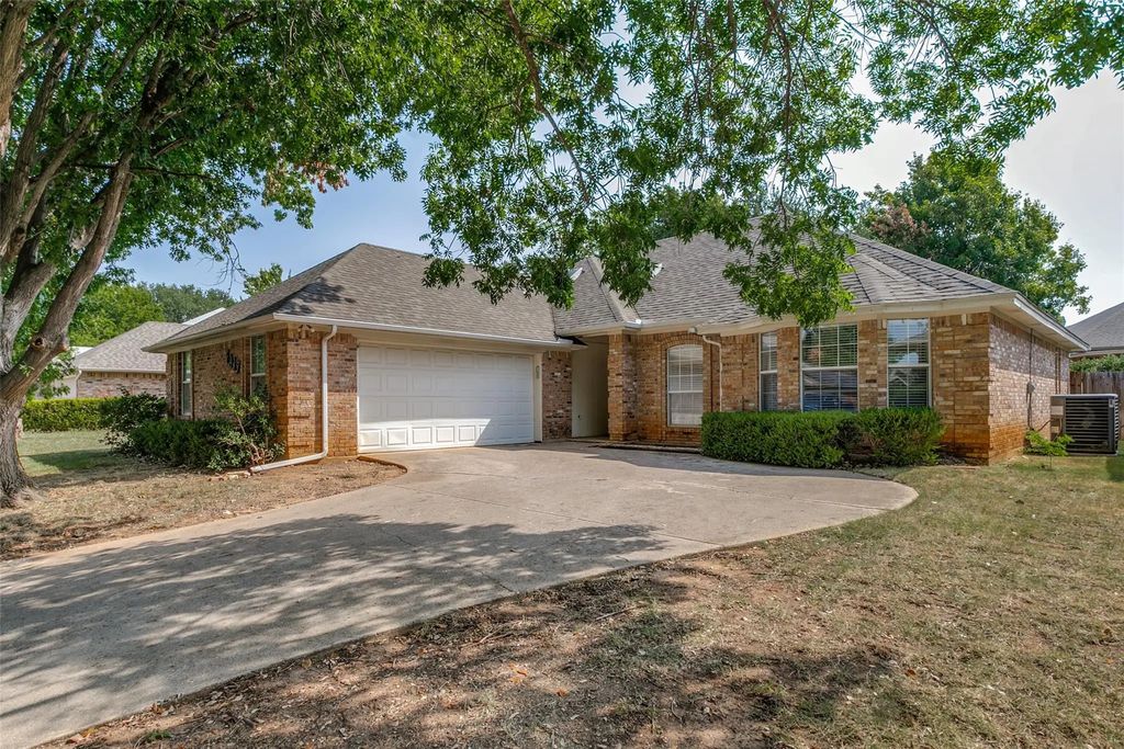 7917 Clear Brook Circle, Fort Worth