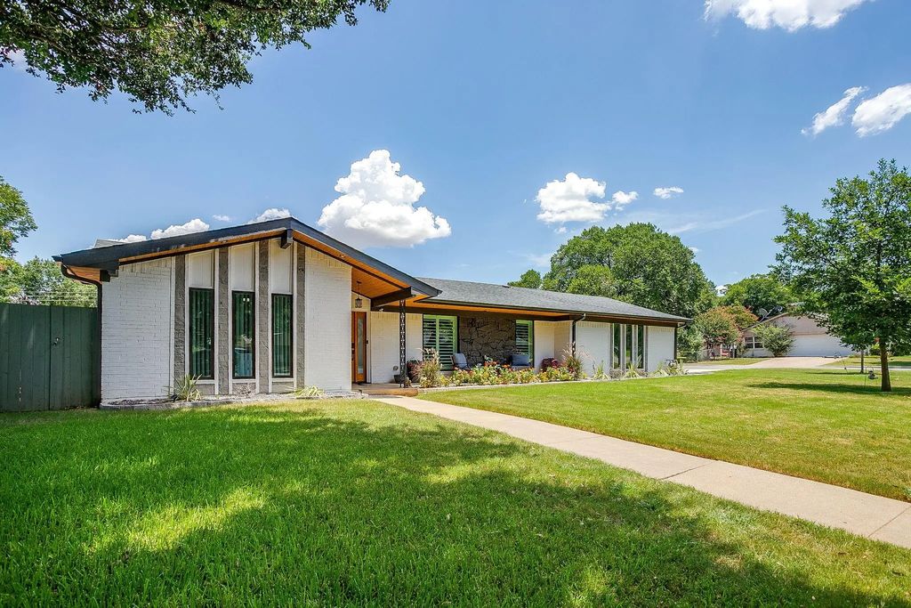400 Glenn Drive, Hurst