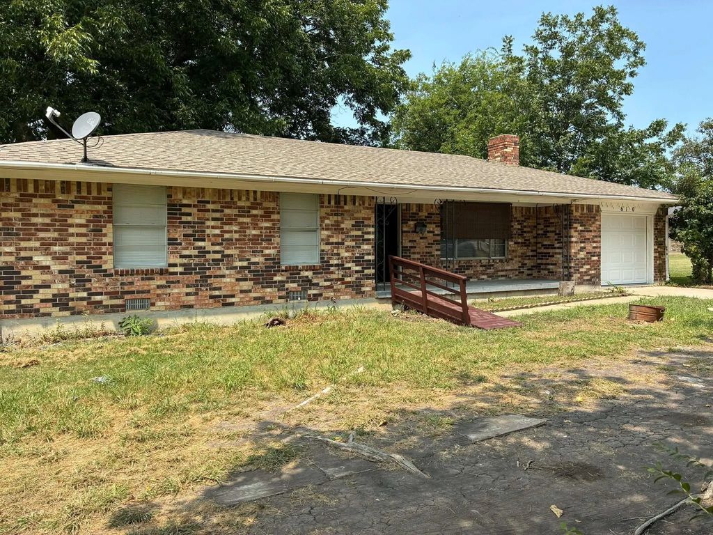 610 S Rike Street, Farmersville