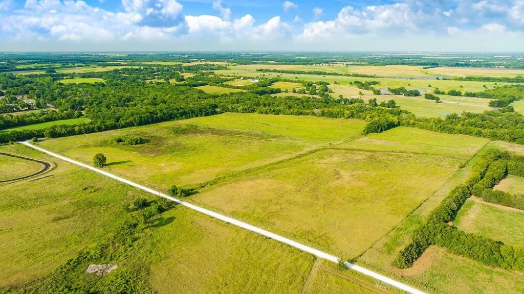 County Road 25200, Roxton