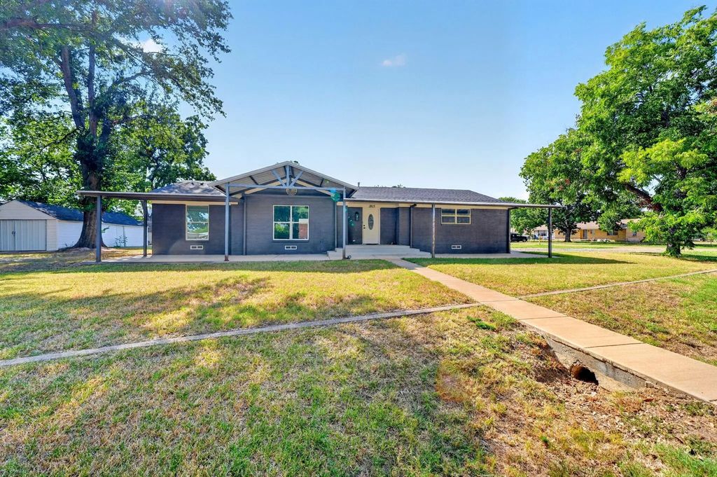 205 N 1st Street, Mabank