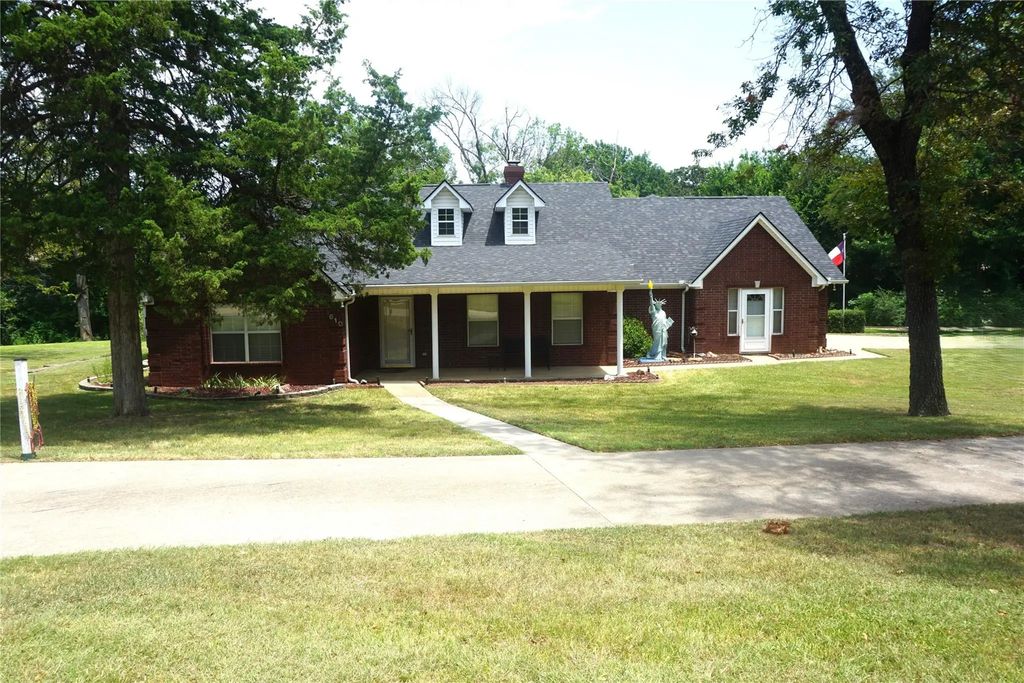 610 S Lillis Lane, Denison