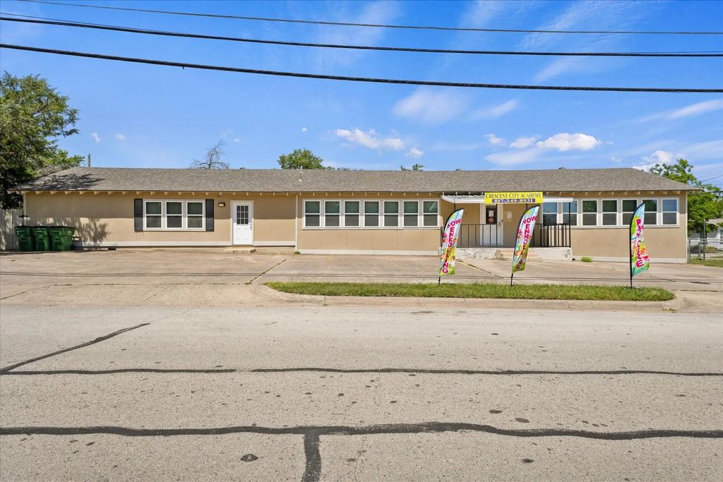 652 Meadow Park Drive, White Settlement