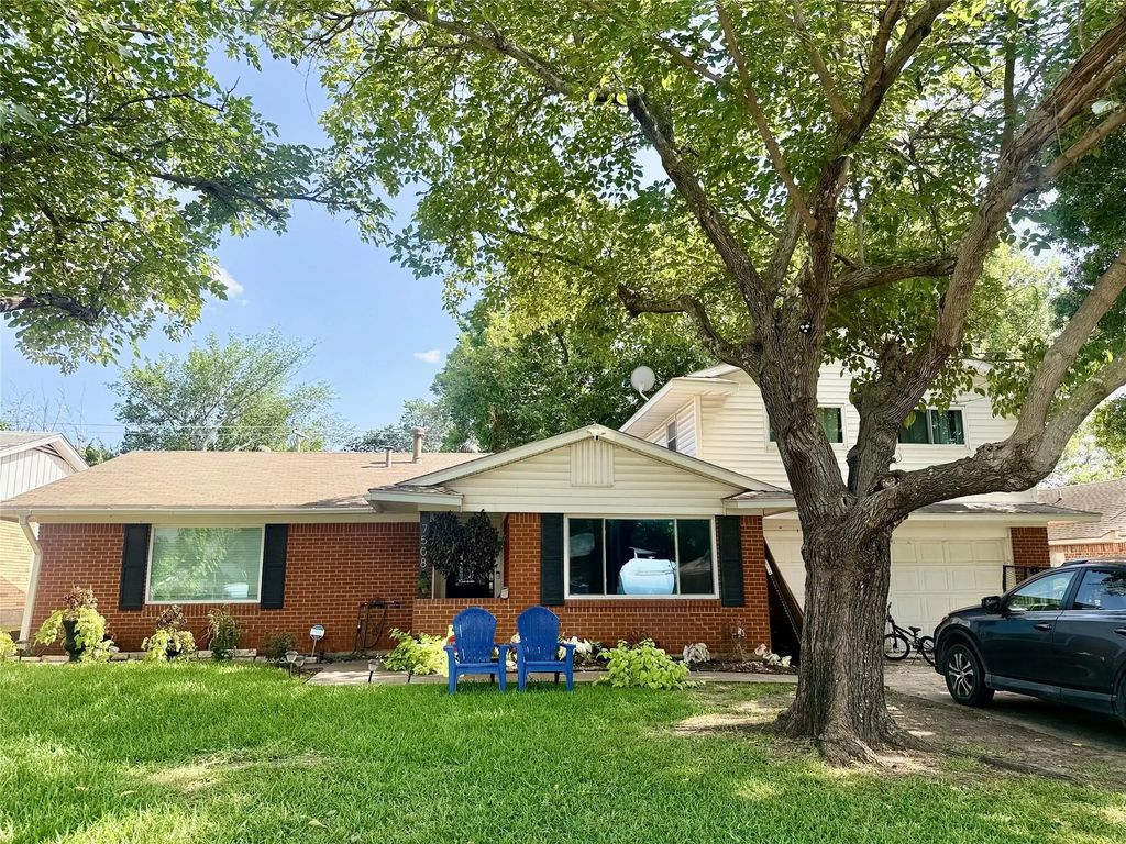 7508 S College Circle, North Richland Hills