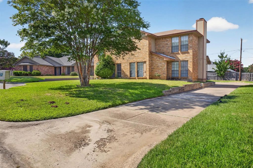 5719 Red Cactus Court, Arlington