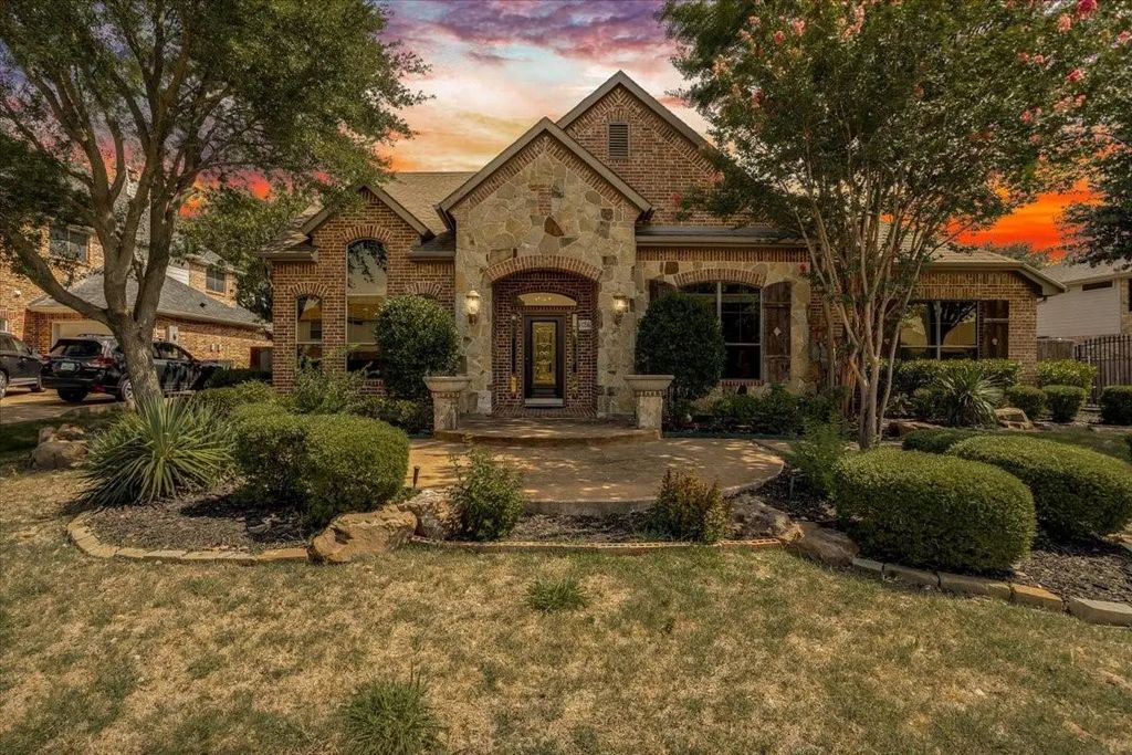 626 Waters Edge Way, Murphy
