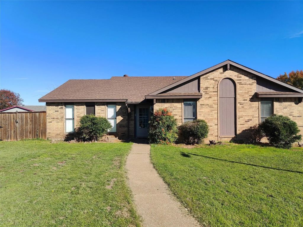 2513 Crown Circle, Garland