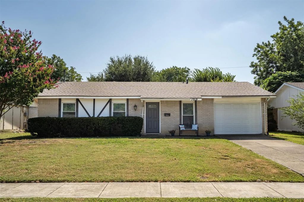 1019 Woodmere Drive, Lewisville