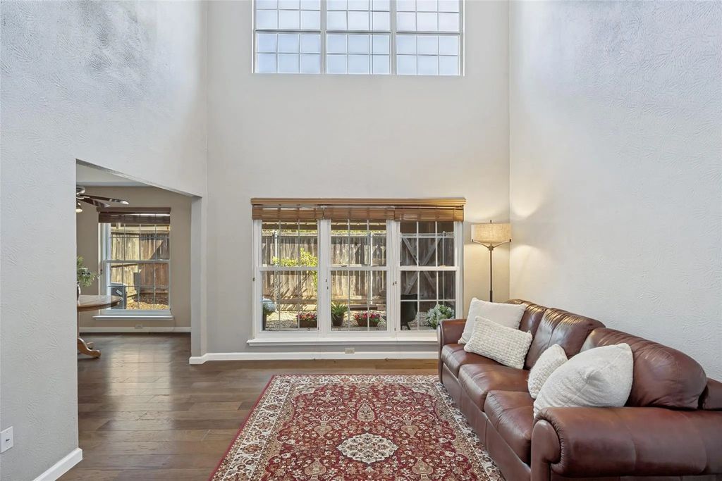 12823 Burninglog Lane, Dallas