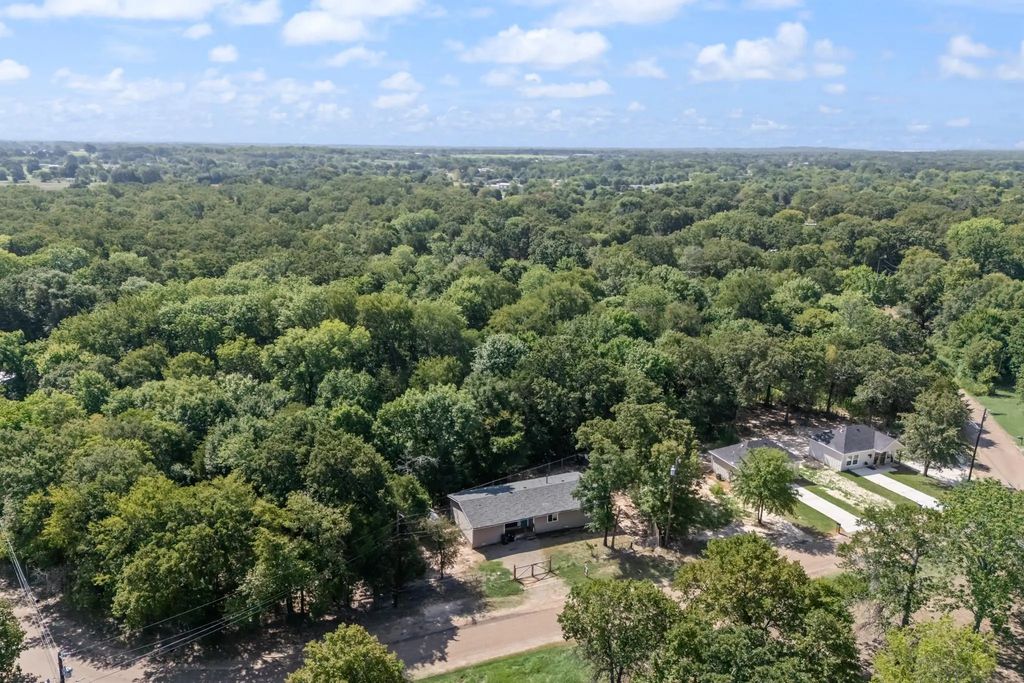 120 Garner Drive, Mabank