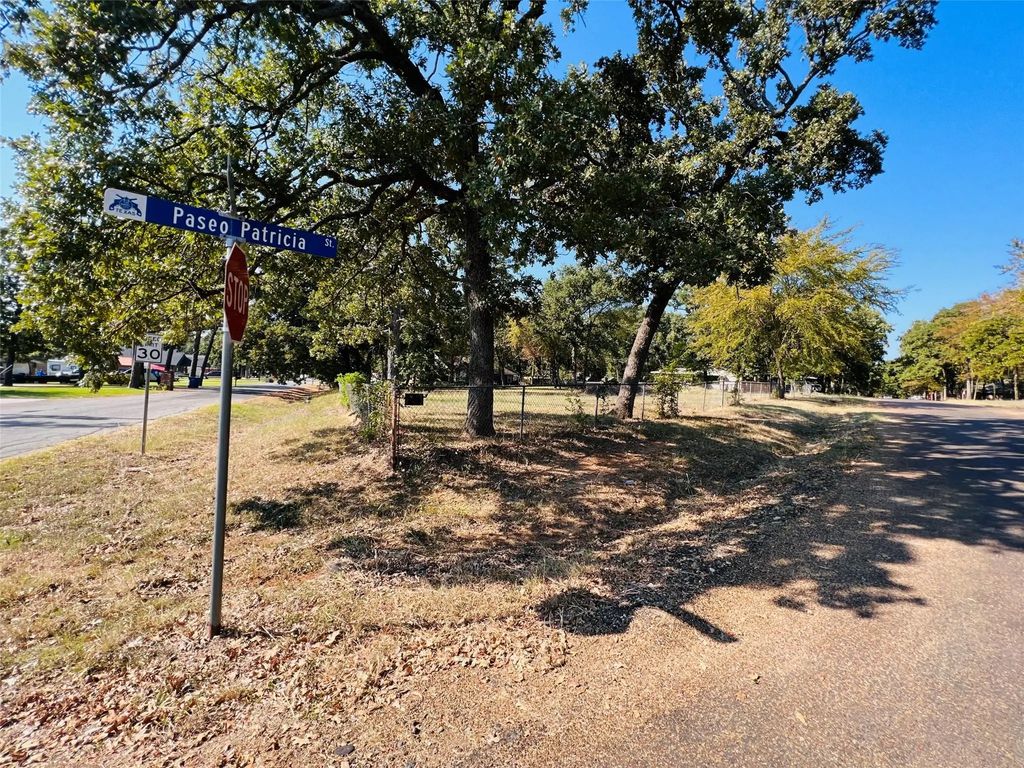 123 Paseo Patricia Street, Gun Barrel City