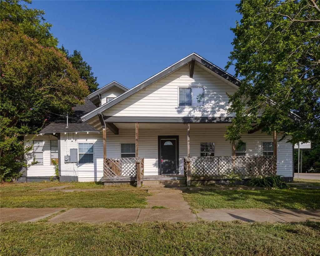 310 S Rusk Street, Groesbeck