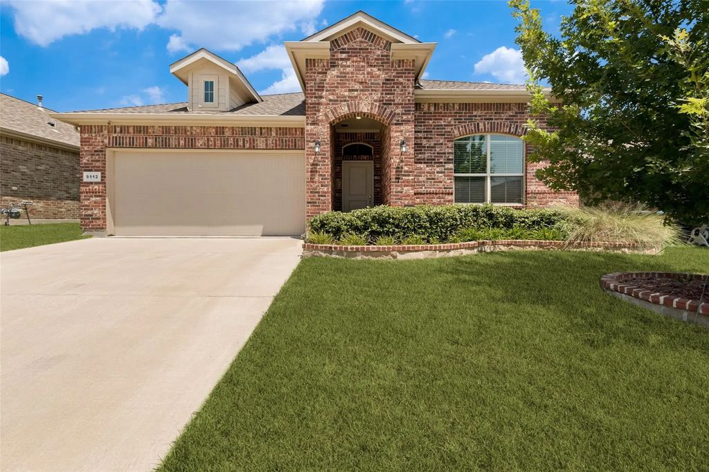 9112 Sycamore Leaf Drive, Fort Worth