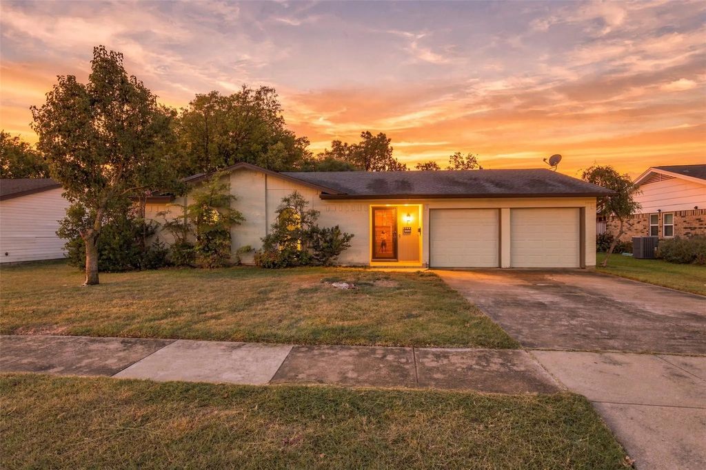 335 Springwillow Road, Burleson