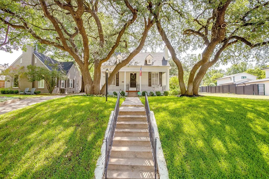 2553 Stadium Drive, Fort Worth