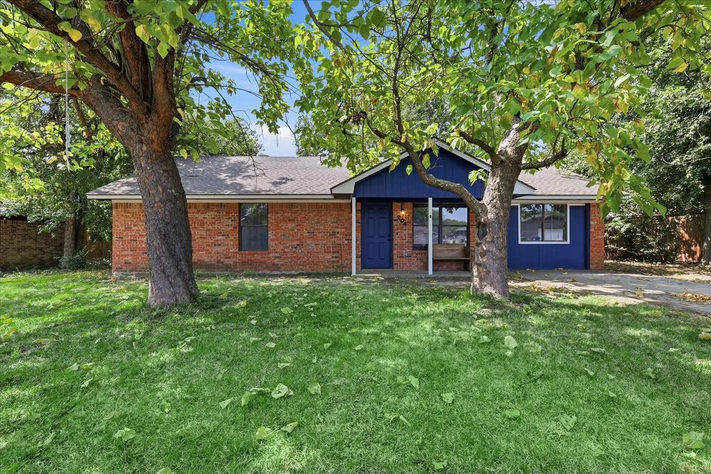 204 Jackilu Street, Sanger