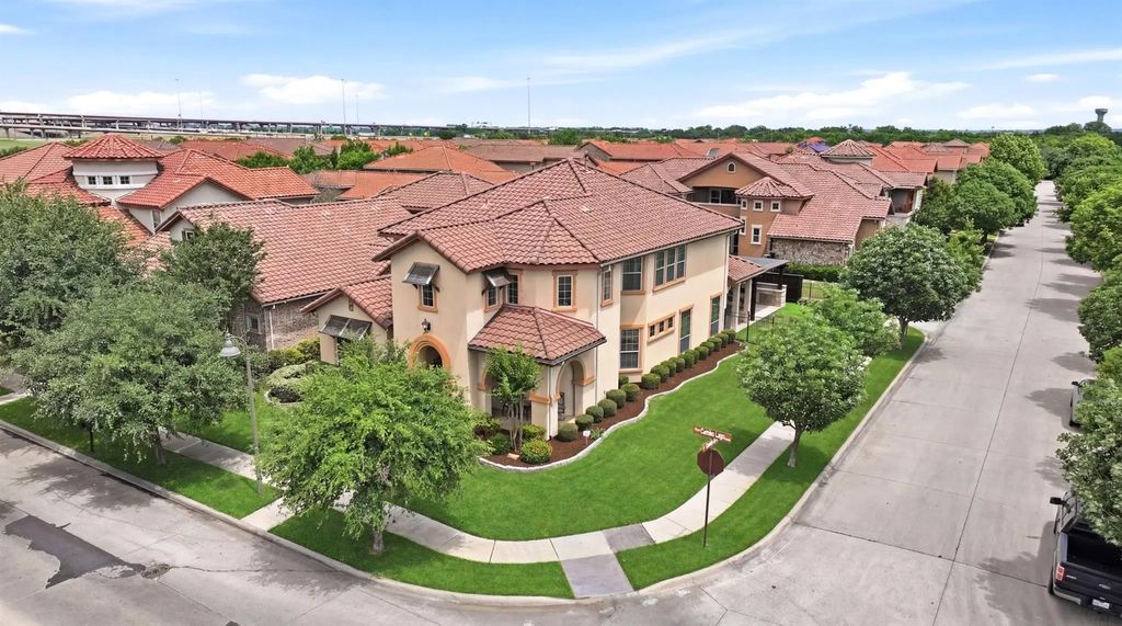 1616 Camino Lago, Irving