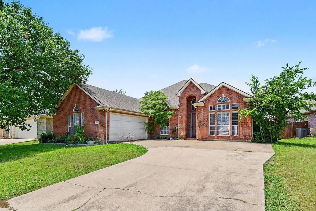 2005 Merritt Way, Arlington