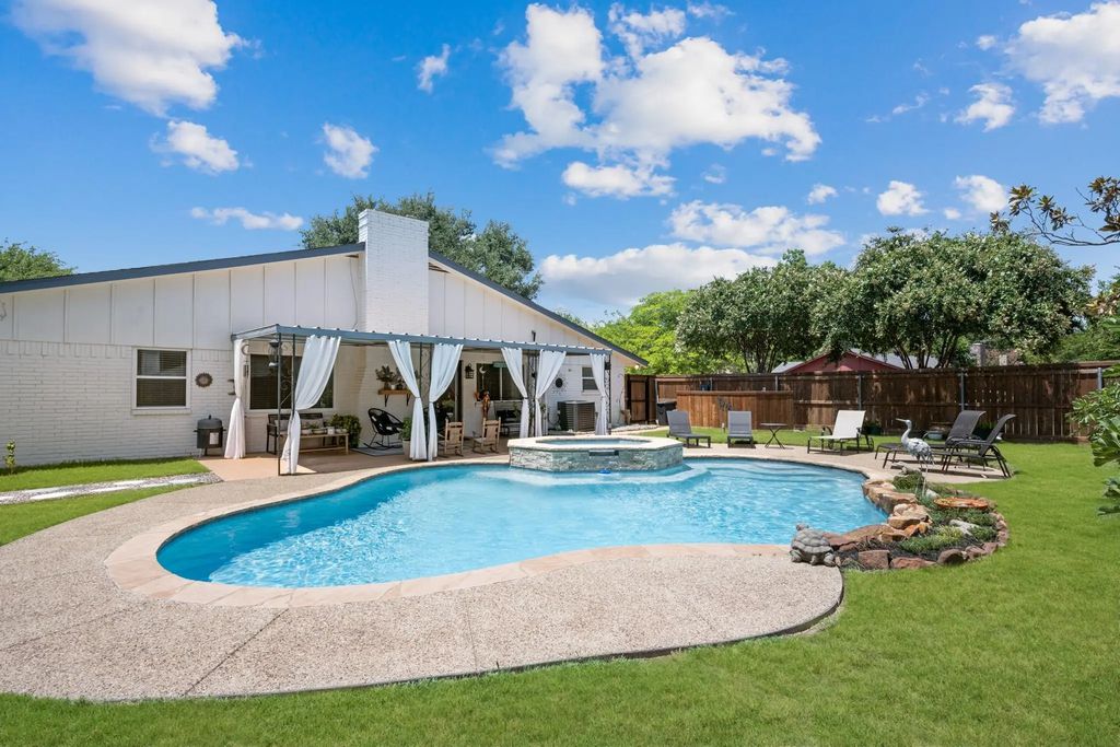 301 Gloria Street, Keller