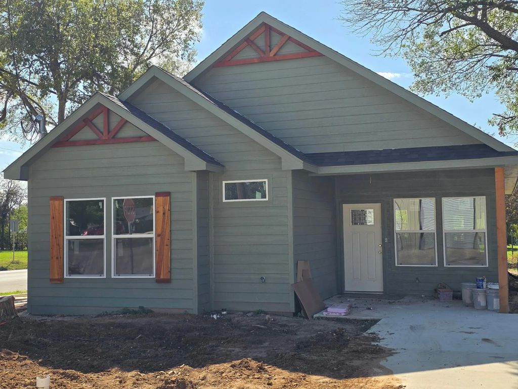 201 W Cherry Street, Nocona