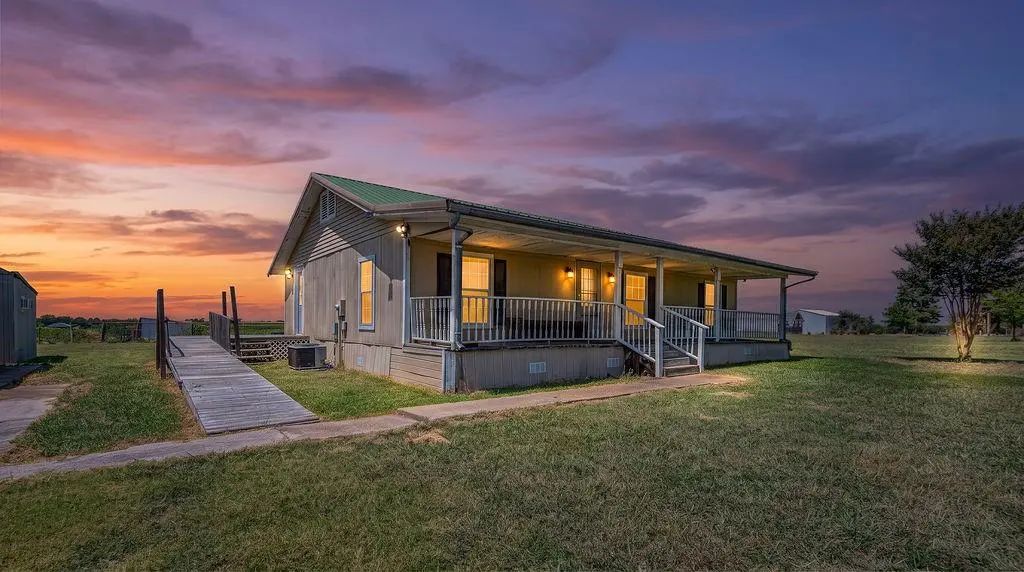 3332 County Road 1033, Greenville