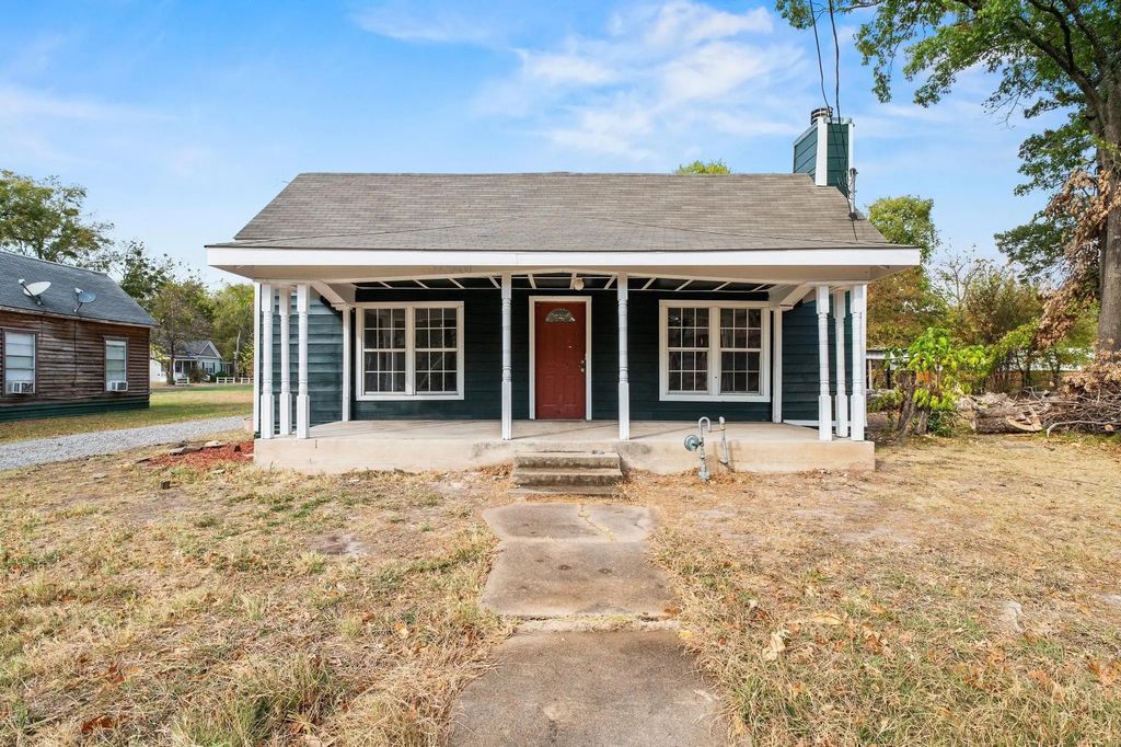 1008 W 10th Street, Bonham