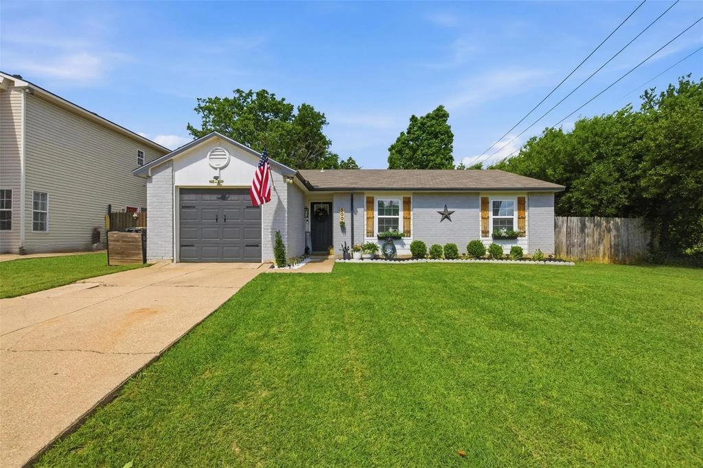 500 Elderwood Trail, Fort Worth