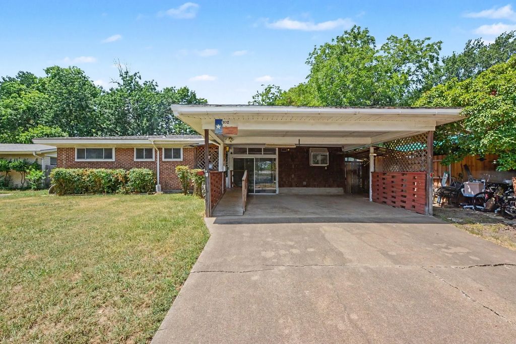 1932 Pilgrim Drive, Irving