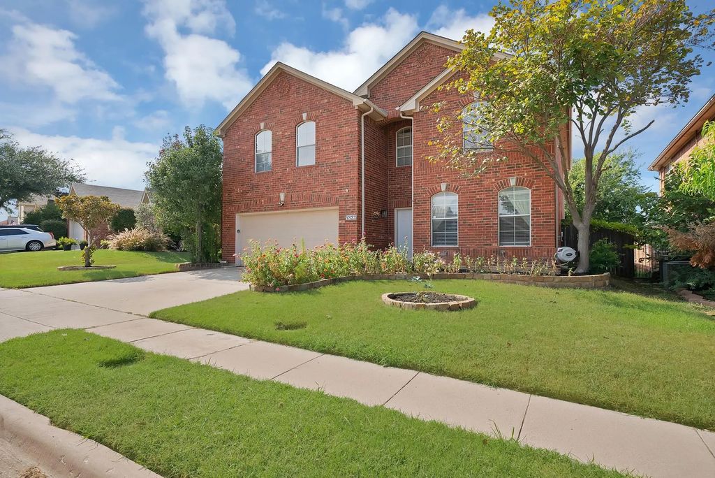4833 Bridle Path Way, Fort Worth