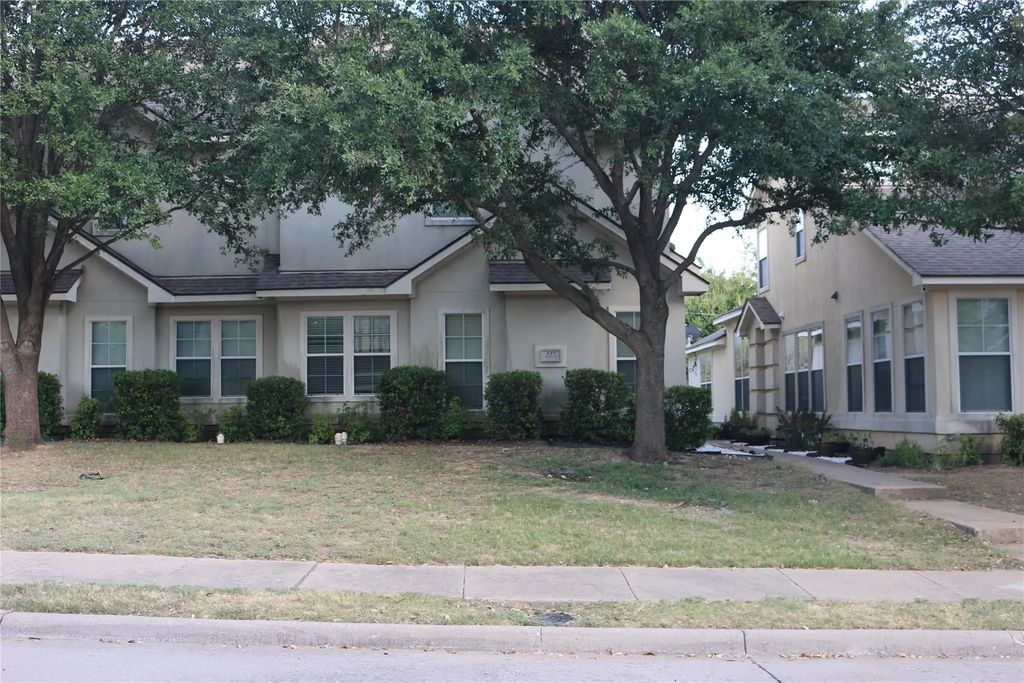 327 Regency Drive, Allen