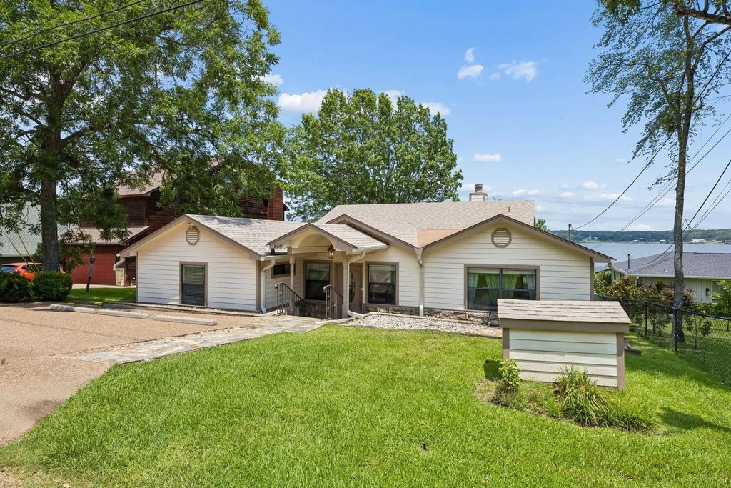140 Pin Oak Drive, Mabank