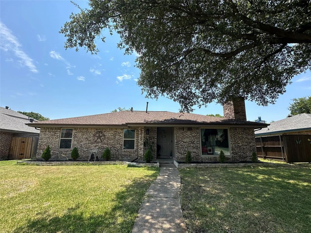 1110 Carriagehouse Lane, Garland