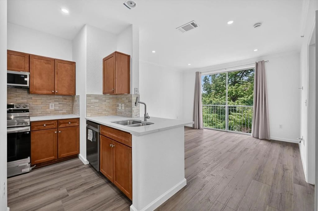 330 E Las Colinas Boulevard E 240, Irving