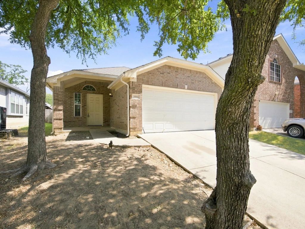 1011 Cruise Street, Denton
