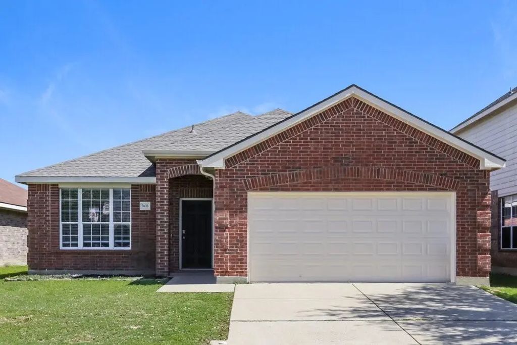 7633 Hollow Forest Drive, Fort Worth