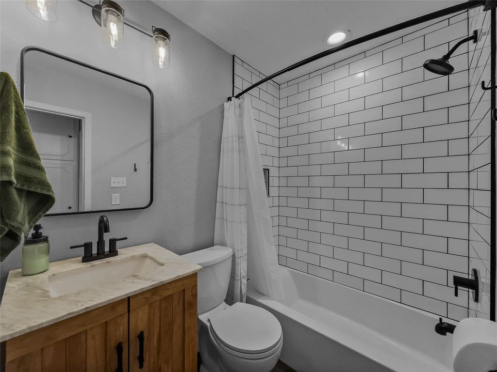 703 Whitener Road, Euless