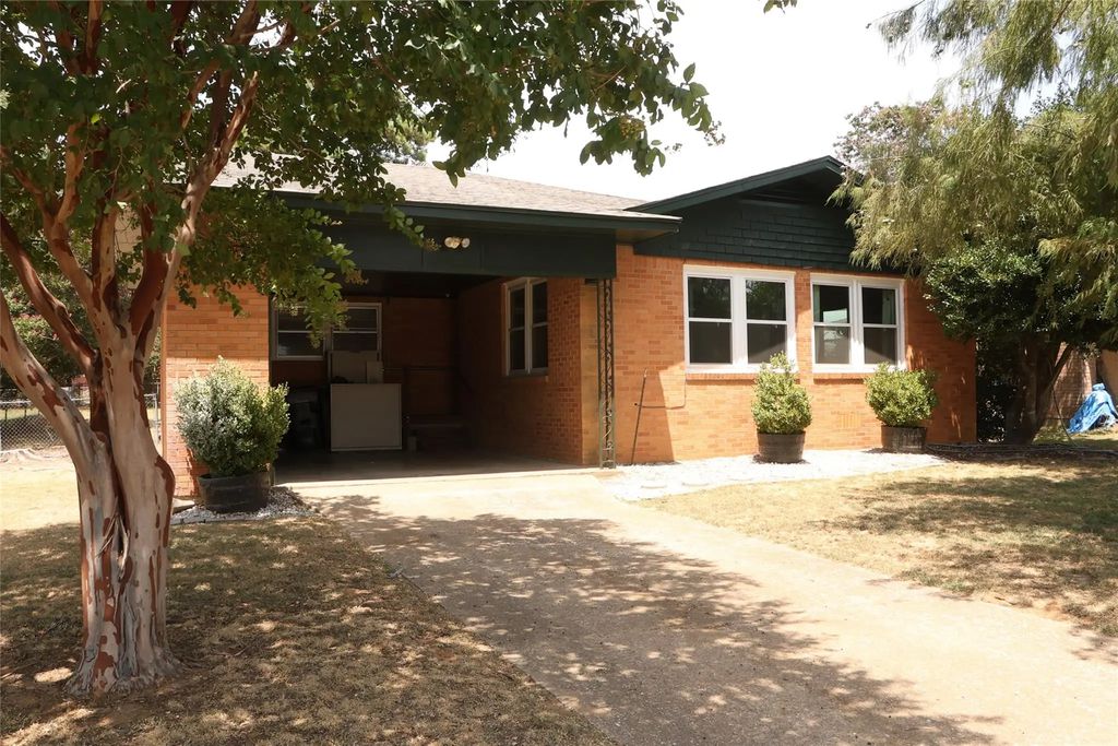 2705 Sunset Street, Denison