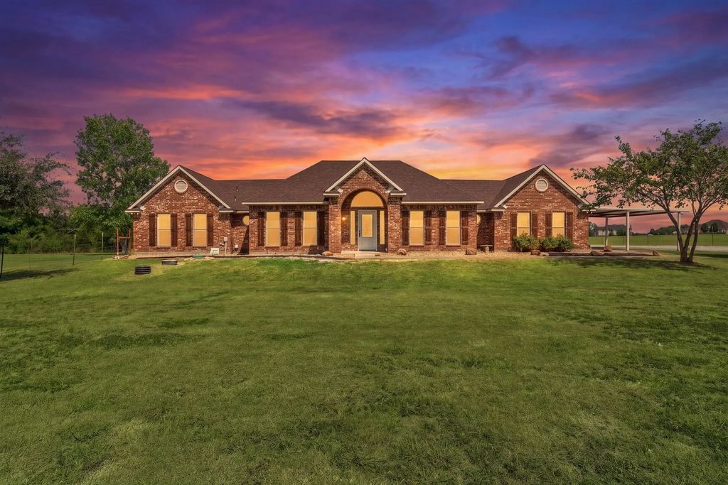 627 County Road 4445, Trenton