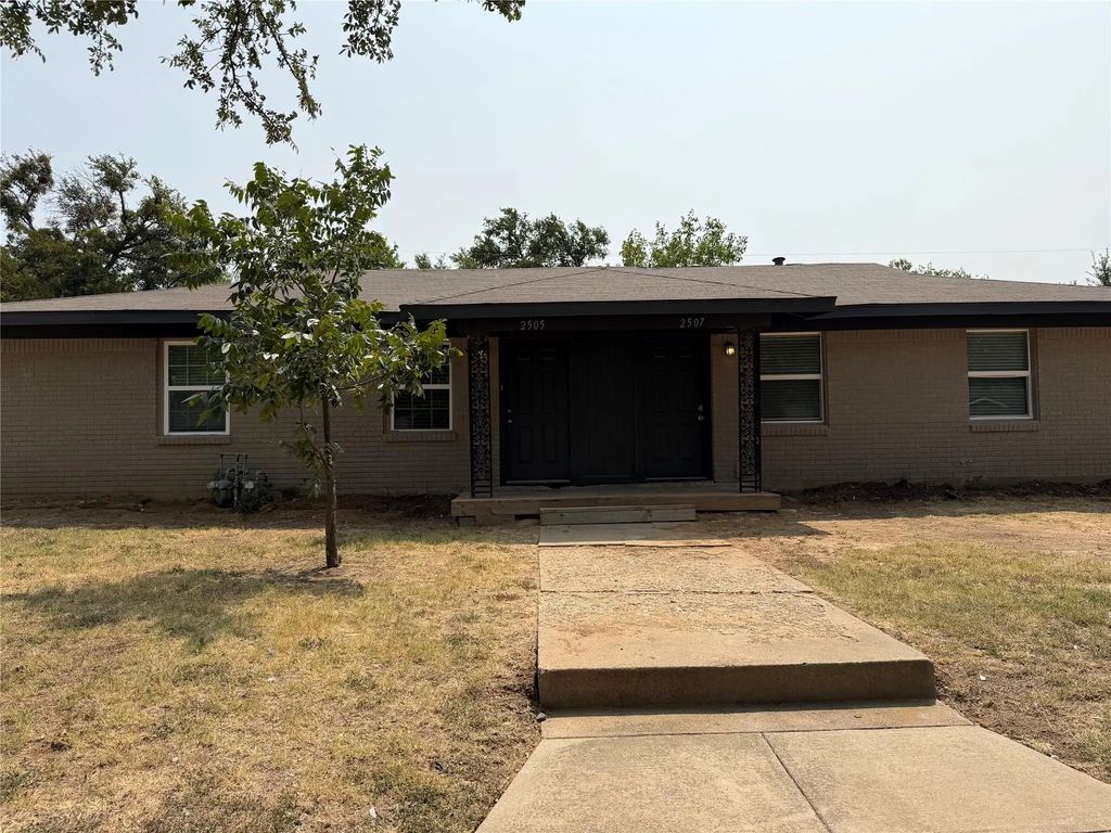2505 Normont Circle, Fort Worth