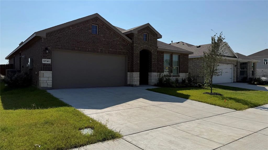 9741 Mcclane Farm Drive, Fort Worth