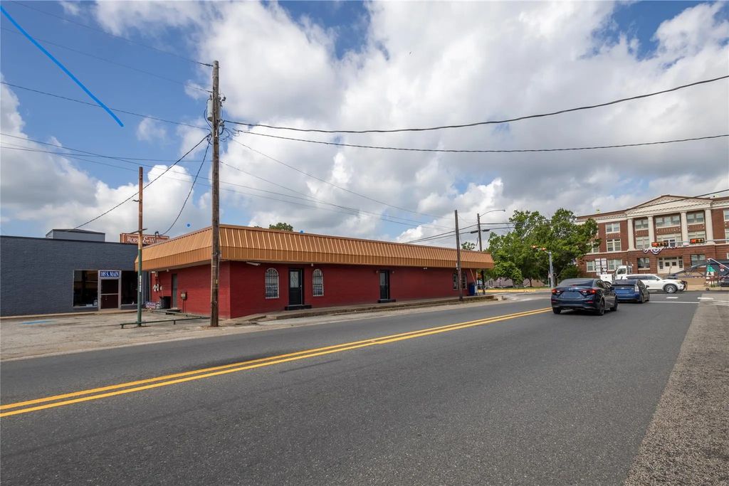 101 S Main Street, Quitman