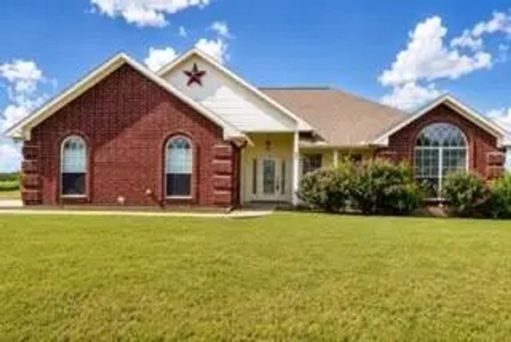 639 County Road 4850, Leonard