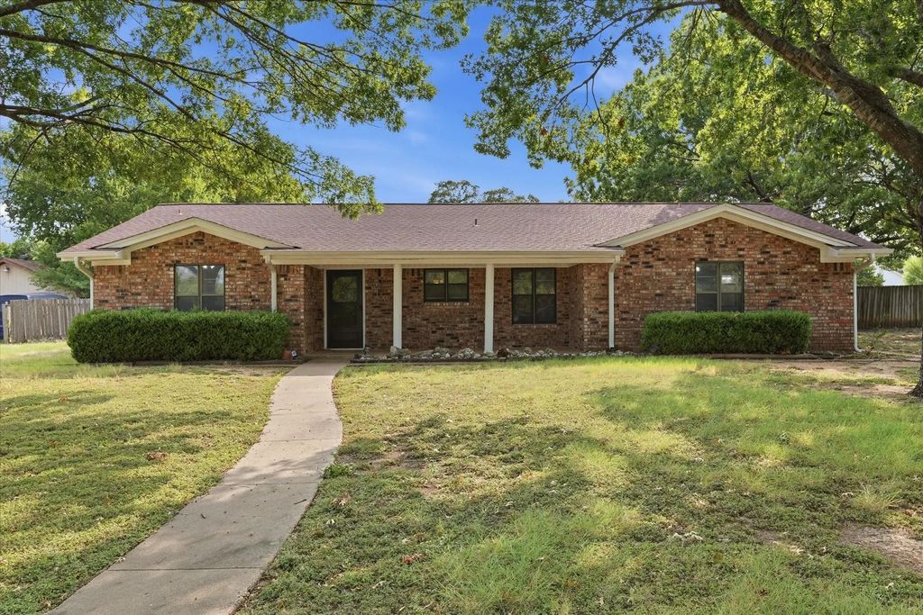 140 Towne West Drive, Lorena
