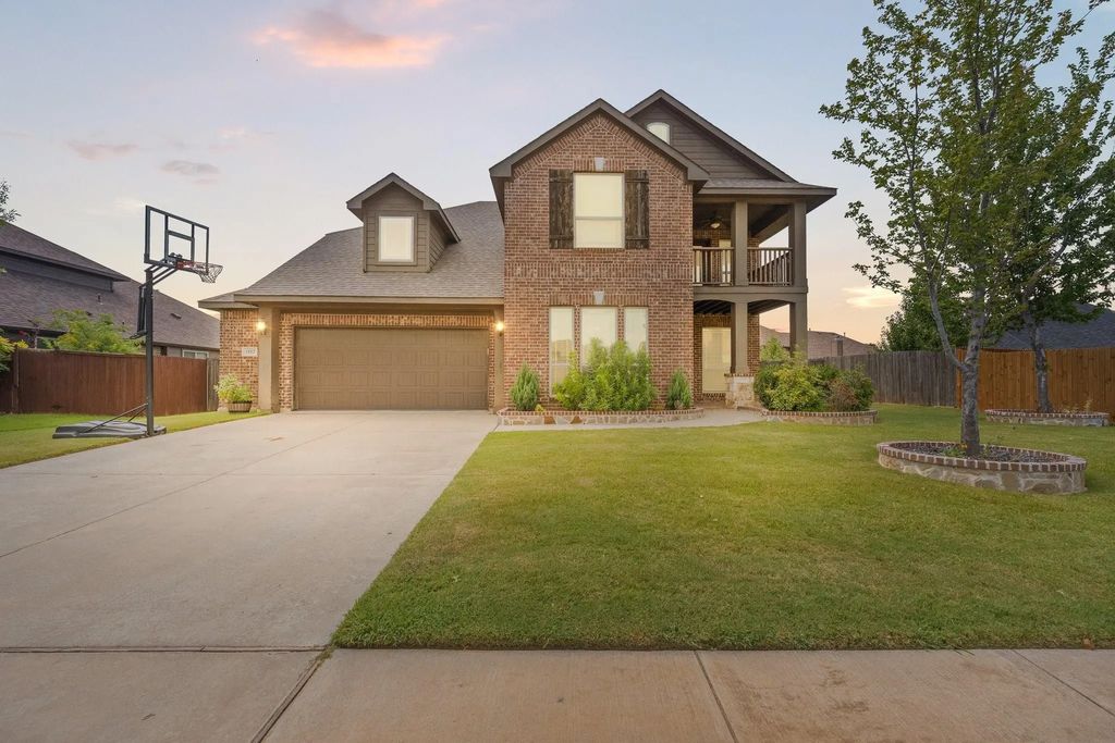 1112 Cardinal Ridge Road, Burleson