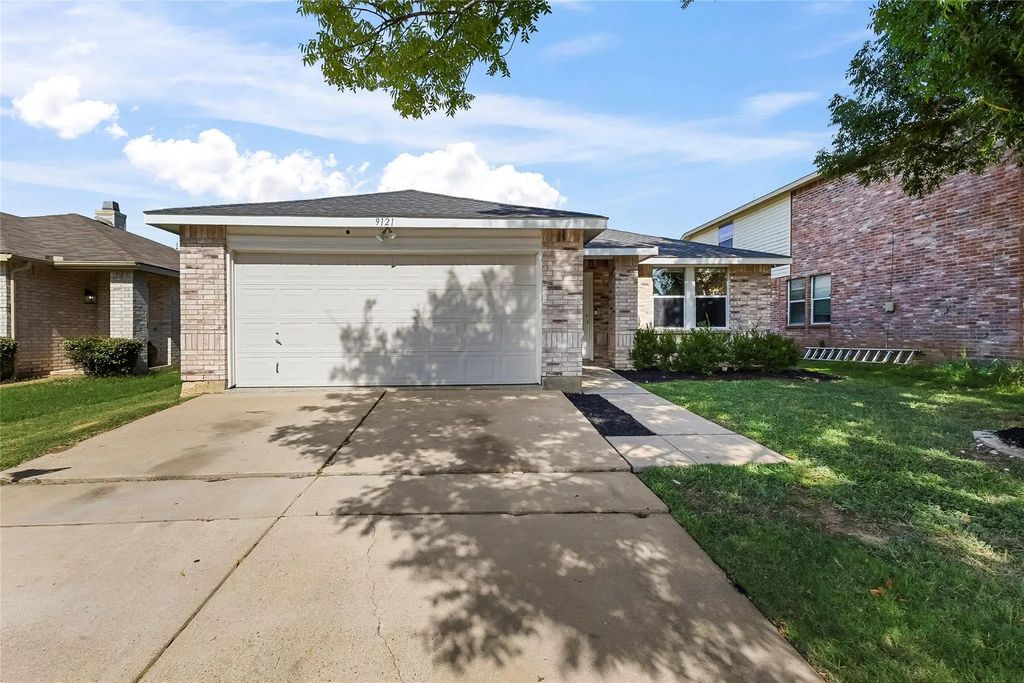 9121 Riding Stable Lane, Fort Worth