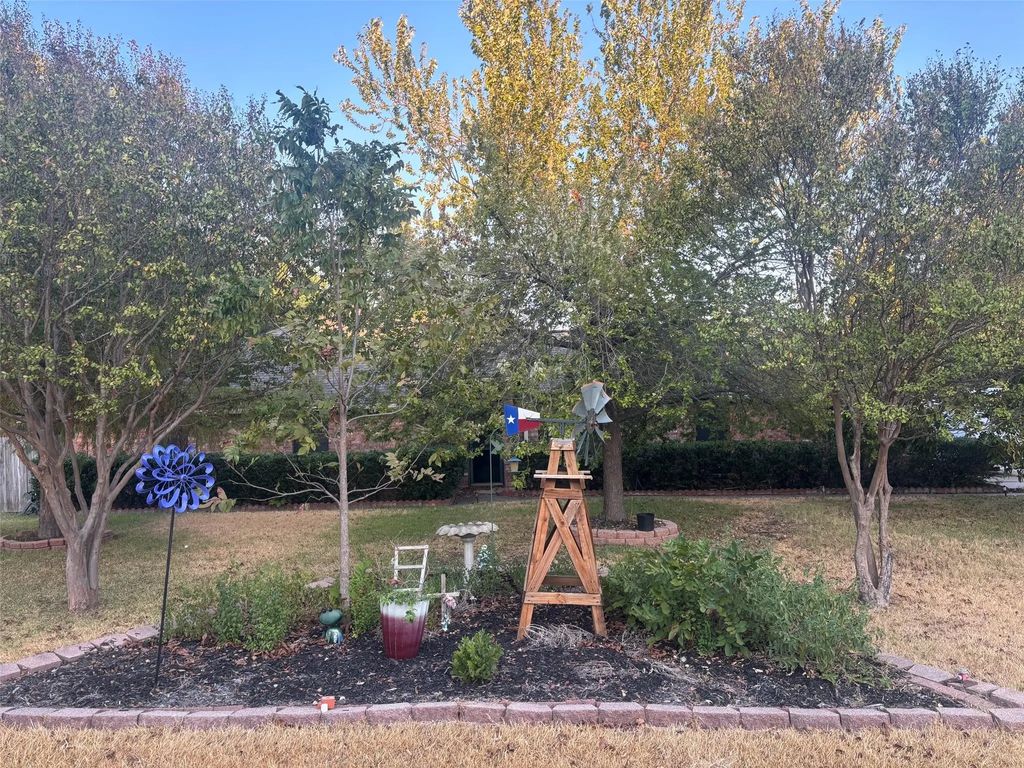 1107 W Sharpshire Drive, Waxahachie