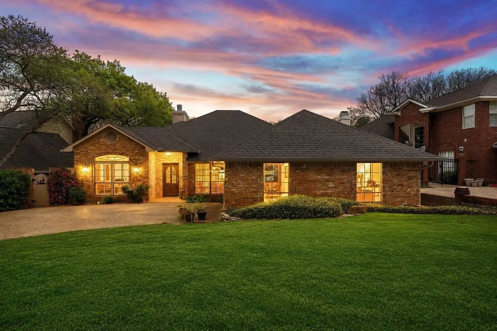 99 Sugar Creek Place, Woodway