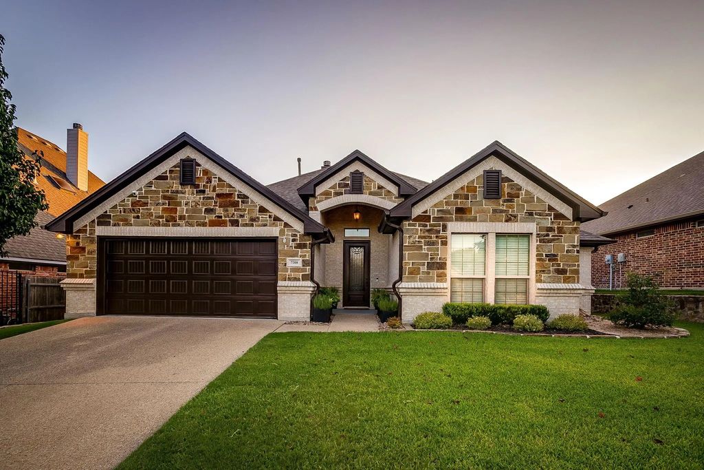7208 Tour Trail, Benbrook